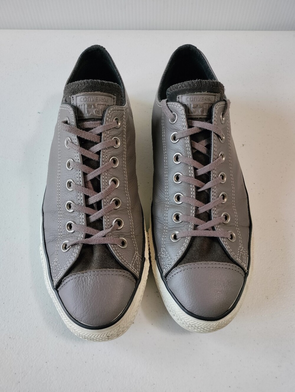 Converse Chuck Taylor All Star mens Gray Leather Low-Top Sneakers 11 Travel